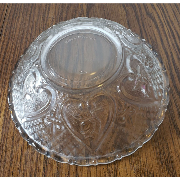 KIM Indonesia heart rose Fleur-de-Lis pattern glass bowl - Picture 6 of 9